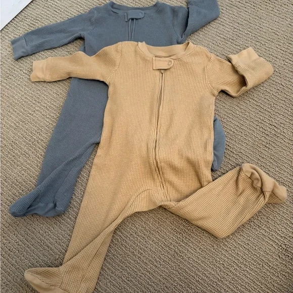 Lot of 9m Baby Boy Clothing - Onesies, Pajamas, Shorts & More - Picture 8 of 11